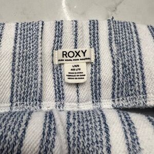Roxy Shorts - Size Large